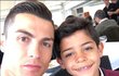 Třetí nejoblíbenější fotka na Ronaldově Instagramu: Oběd se synem