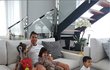 Cristiano Ronaldo doma s dětmi
