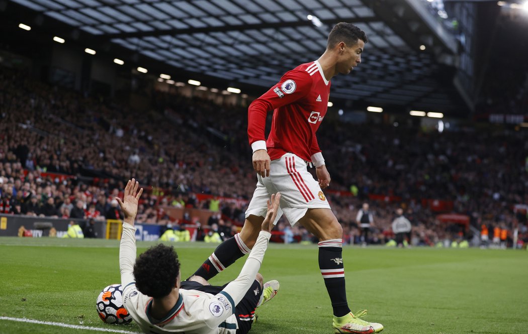 Ronaldo se bude muset své černé stavby zbavit do března příštího roku.