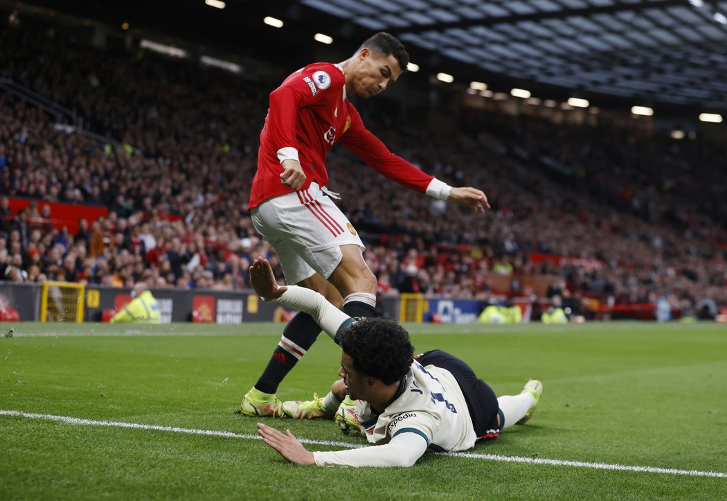 Ronaldo se bude muset své černé stavby zbavit do března příštího roku.