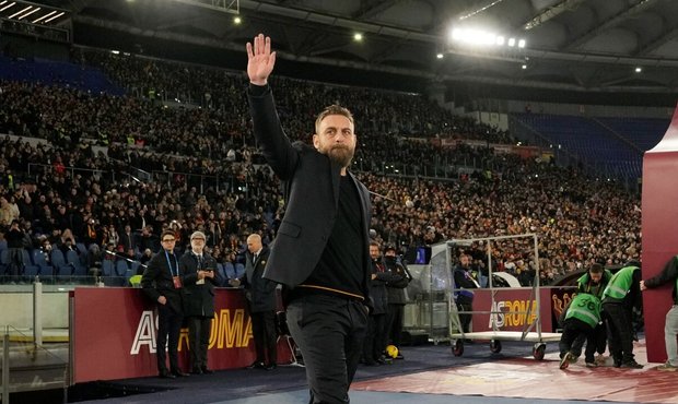 De Rossimu pomohl bývalý spoluhráč, AC Milán dokončil obrat v nastavení