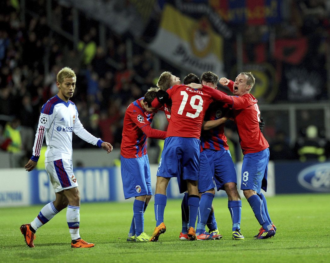 Plzeňští fotbalisté se radují po výhře nad CSKA Moskva