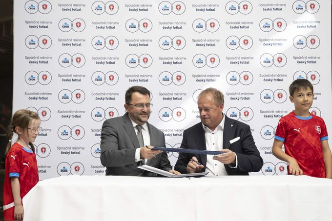 Obří smlouva pro FAČR! Podepsala spolupráci s ČSOB, do fotbalu může přijít až 300 milionů Obří smlouva pro FAČR! Podepsala spolupráci s ČSOB, do fotbalu může přijít až 300 milionů