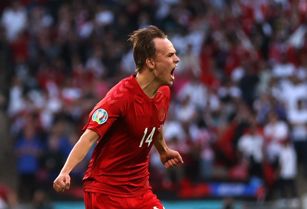 Dánské křídlo Mikkel Damsgaard slaví úvodní trefu v semifinále EURO proti Anglii