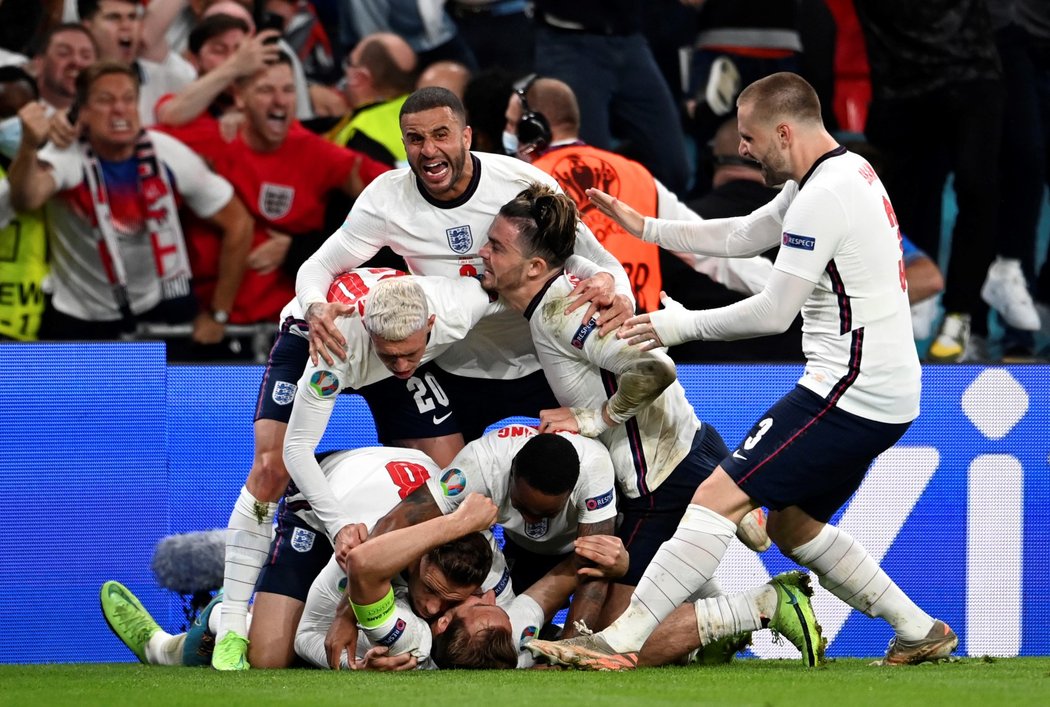 Radost fotbalistů Anglie po postupu do finále mistrovství Evropy přes Dánsko