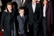David Beckham a jeho manželka Victoria se syny (zleva) Romeem, Cruzem a Brooklynem