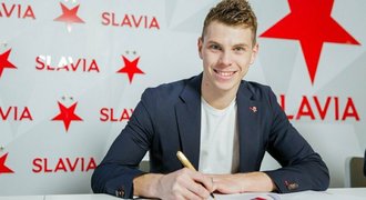 Fotbalové přestupy ONLINE: Douděra má ve Slavii novou smlouvu