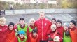 David Limberský se na svém instagramu pochlubil snímkem z tréninku malých kluků v Plzni, který dostal jako fotbalovou prospěšnou činnosti za své vulgární gesto