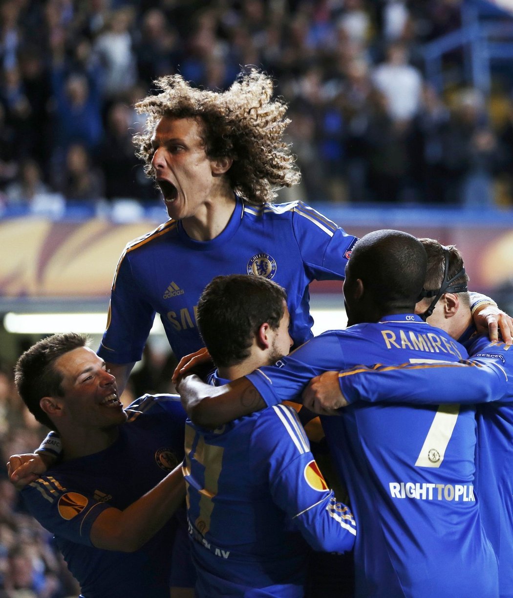 Hrozen radosti. Chelsea zdolala i díky gólu Davida Luize Basilej 3:1 a postoupila do finále Evropské ligy