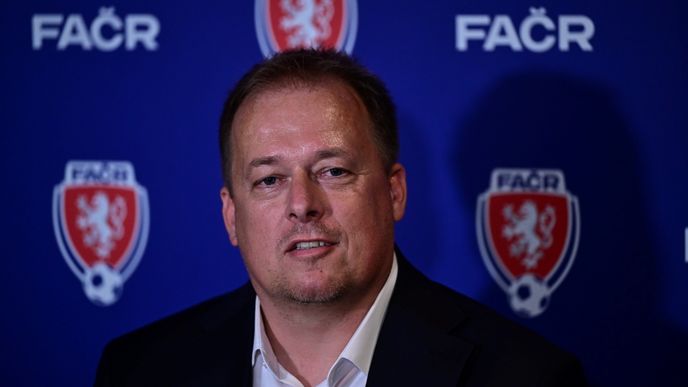 David Trunda na své první tiskové konferenci jako šéf FAČR David Trunda na své první tiskové konferenci jako šéf FAČR