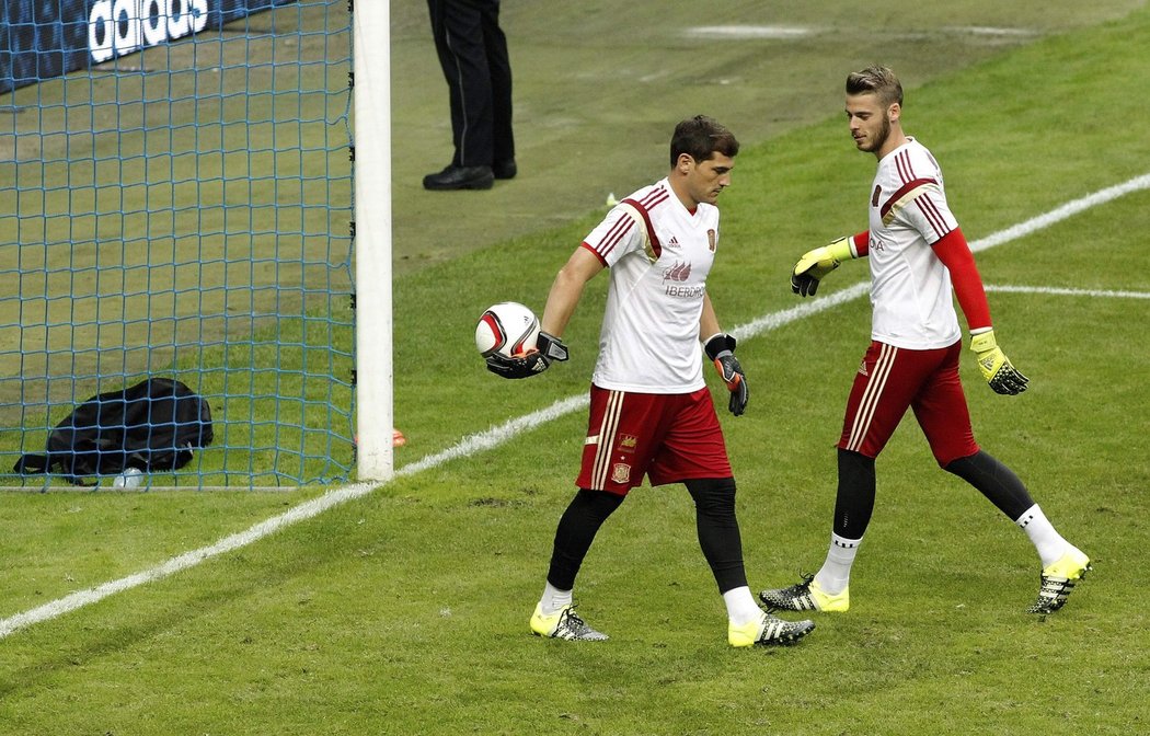 Gól,an Manchesteru United David de Gea (vpravo) na tréninku španělské fotbalové reprezentace