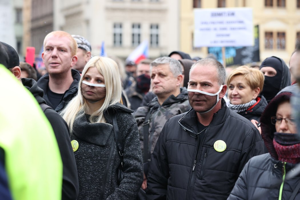 Demonstrace fanoušků na Staroměstském náměstí