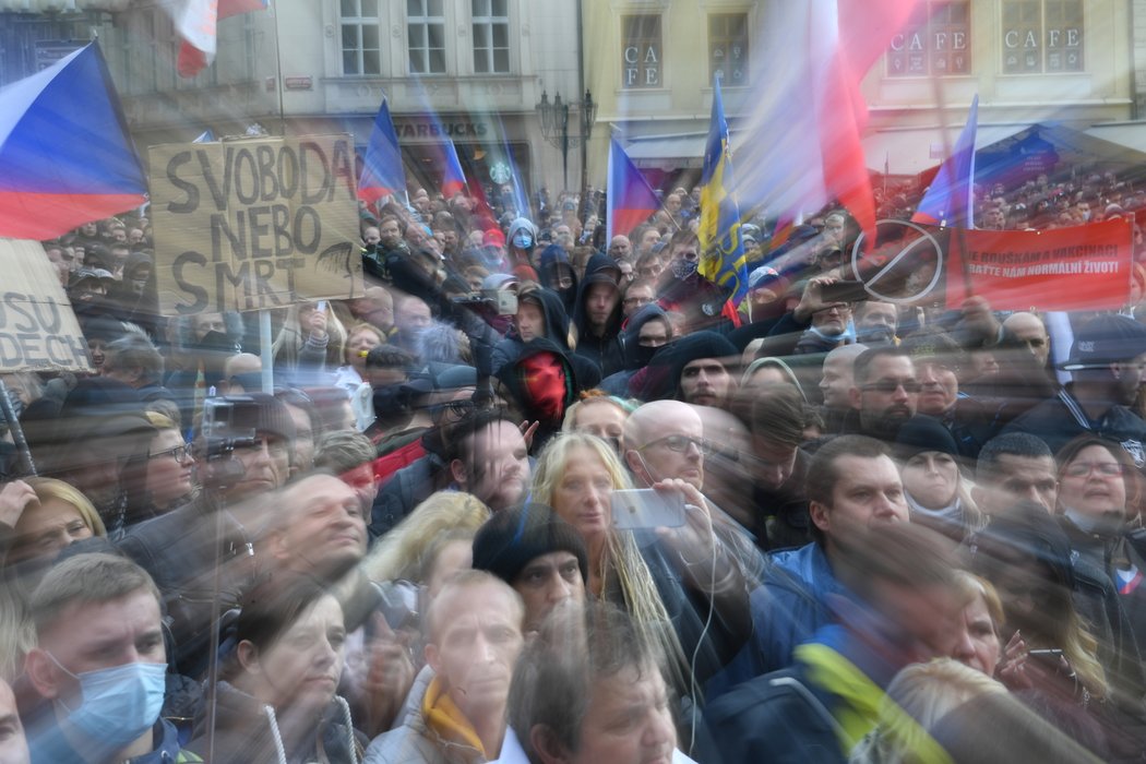 Demonstrace fanoušků na Staroměstském náměstí