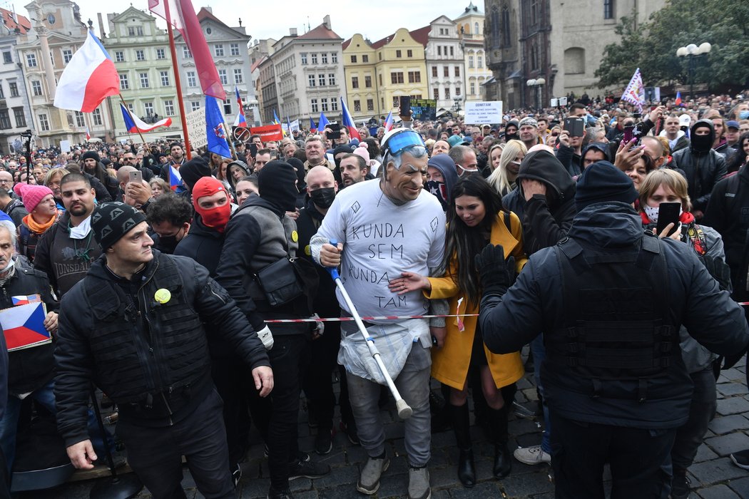 Demonstrace fanoušků na Staroměstském náměstí