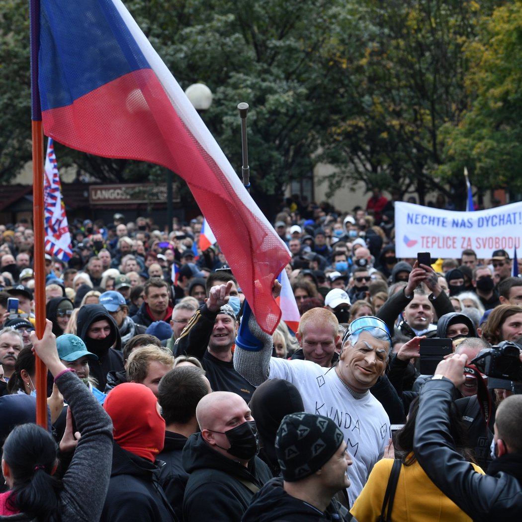 Demonstrace fanoušků na Staroměstském náměstí