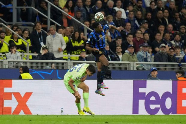 Denzel Dumfries řádil v semifinále proti Barceloně Denzel Dumfries řádil v semifinále proti Barceloně