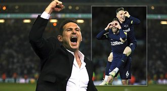 Lampard v euforii, je krok od Premier League. Oslavy ryly do špeha Bielsy