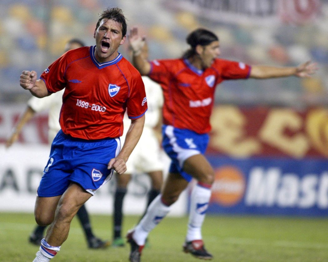 Hráči uruguayského Nacionalu se radují z gólu