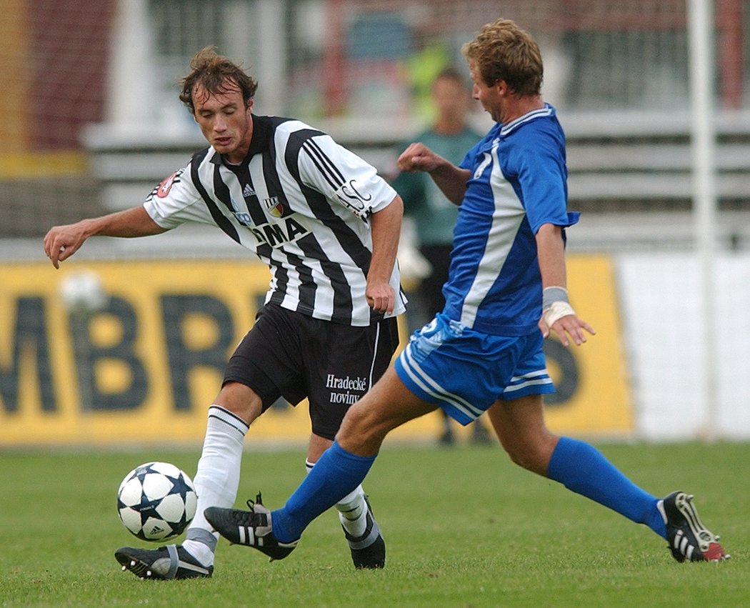 Filip Klapka (6) a Pavel Němeček v druholigovém derby 2003