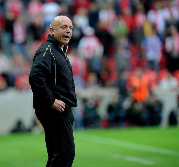 Karel Jarolím se rozčiluje v průběhu derby se Spartou Karel Jarolím se rozčiluje v průběhu derby se Spartou