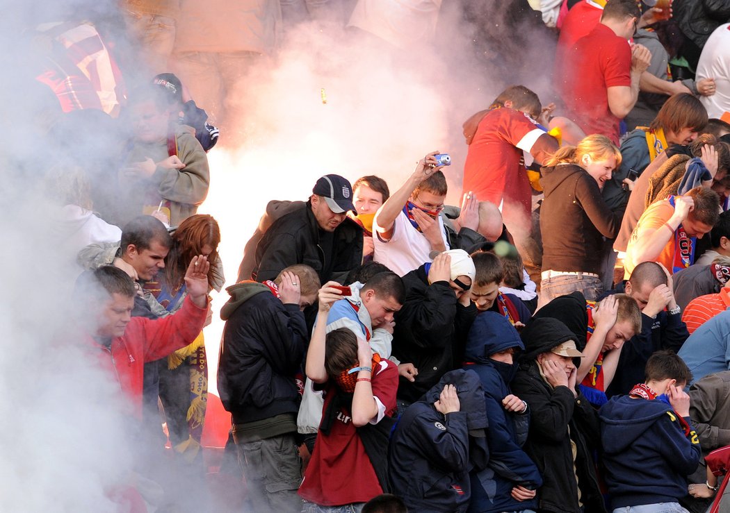 V roce 2008 se na Strahově předvedli fanoušci Sparty i Slavie