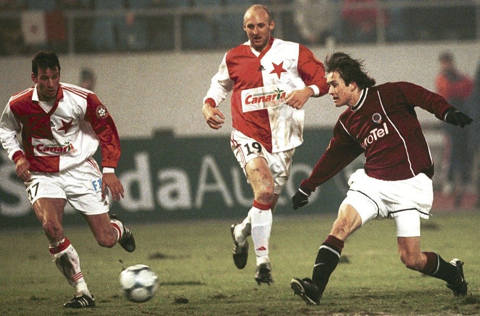 Tomáš Rosický se vítězstvím 3:1 na hřišti Slavie loučil v roce 2000 s českou nejvyšší soutěží...