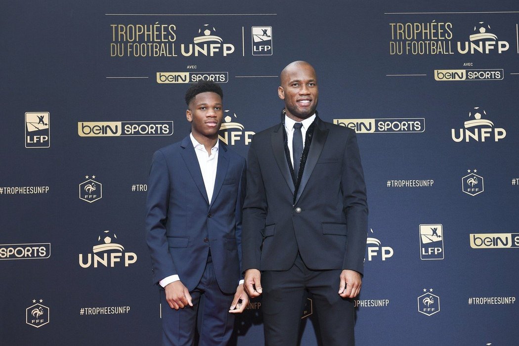 Didier Drogba hrdě podporuje vzkvétající kariéru syna Isaaca