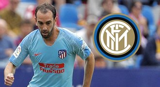 Uruguayská hvězda míří do Itálie. Godín podepsal smlouvu s Interem