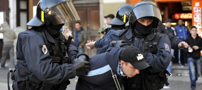 Policie zatýká jednoho z fanoušků Dinama Záhřeb