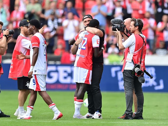El Hadji Malick Diouf a Jindřich Trpišovský po generálce Slavie El Hadji Malick Diouf a Jindřich Trpišovský po generálce Slavie
