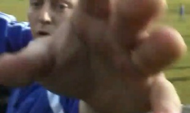 VIDEO z divize: Pořadatelé napadli kameramana
