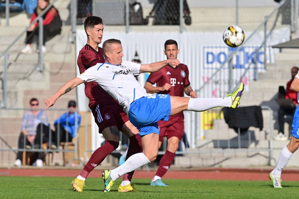 David Limberský žádá veřejnost o pomoc rodině zesnulého spoluhráče Adama Brataniče