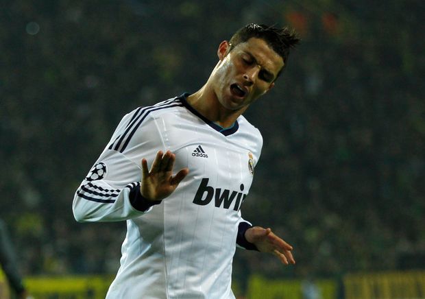 Parádní gól, přiměřená oslava. Cristiano Ronaldo se postaral loni o řadu krásných gólových momentů Parádní gól, přiměřená oslava. Cristiano Ronaldo se postaral loni o řadu krásných gólových momentů