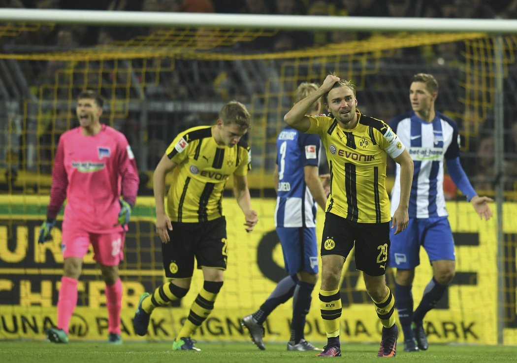 Dortmund si doma s bojovnou Herthou neporadil