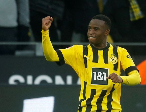 Youssoufa Moukoko v dresu Dortmundu Youssoufa Moukoko v dresu Dortmundu