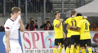 Dortmund bez Kloppa vyhrál, Slovák Duda dostal kamenem do hlavy