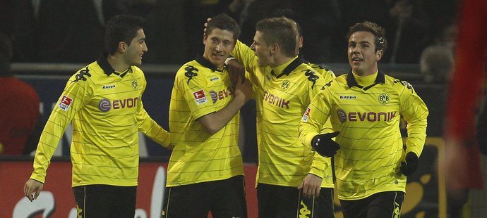 Dortmund vede ligu o osm bodů