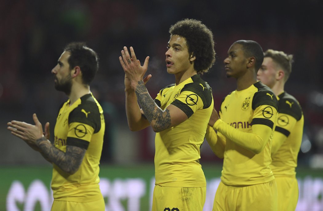 Fotbalisté Dortmundu remizovali na hřišti Norimberku, bundesligu už vedou jen o tři body