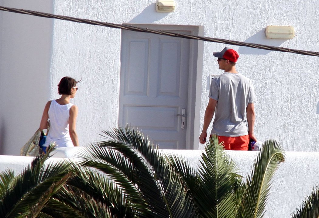 Gólman německé reprezentace a Bayernu Mnichov Manuel Neuer s přítelkyní na dovolené na řeckém ostrově Mykonos