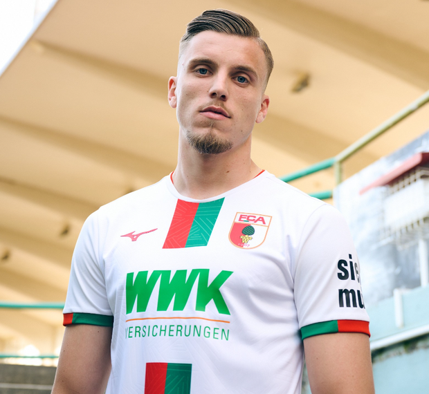 Domácí dres Augsburgu pro novou sezonu Domácí dres Augsburgu pro novou sezonu