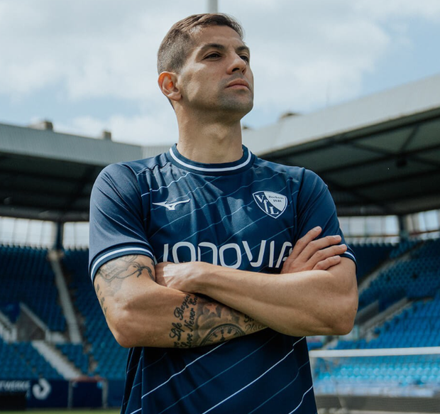 Domácí dres Bochum pro novou sezonu Domácí dres Bochum pro novou sezonu