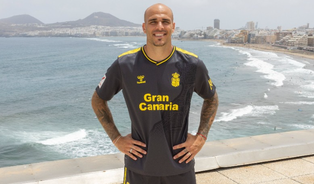 Venkovní dres Las Palmas pro novou sezonu Venkovní dres Las Palmas pro novou sezonu