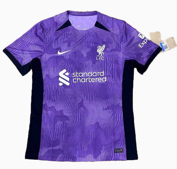 Třetí dres Liverpoolu pro novou sezonu Třetí dres Liverpoolu pro novou sezonu