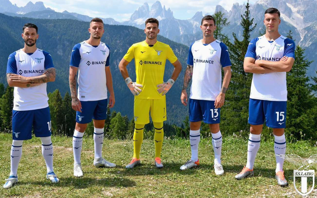 Oficiální třetí dres Lazia pro sezonu 2022/23