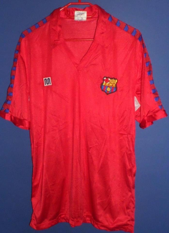 5. místo: Už za 148 tisíc můžete do své kolekce přidat dres Barcelony z PMEZ  1986/87. Tenhle konkrétní navlékl jeden z hráčů v zápase proti Bayeru Uerdingen.