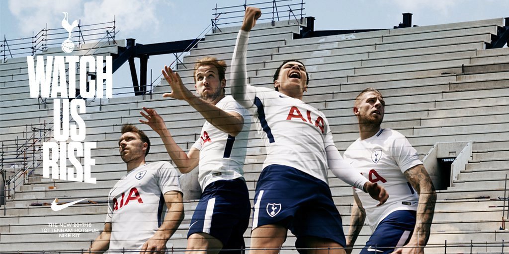 Hráči Tottenhamu v nových domácích dresech