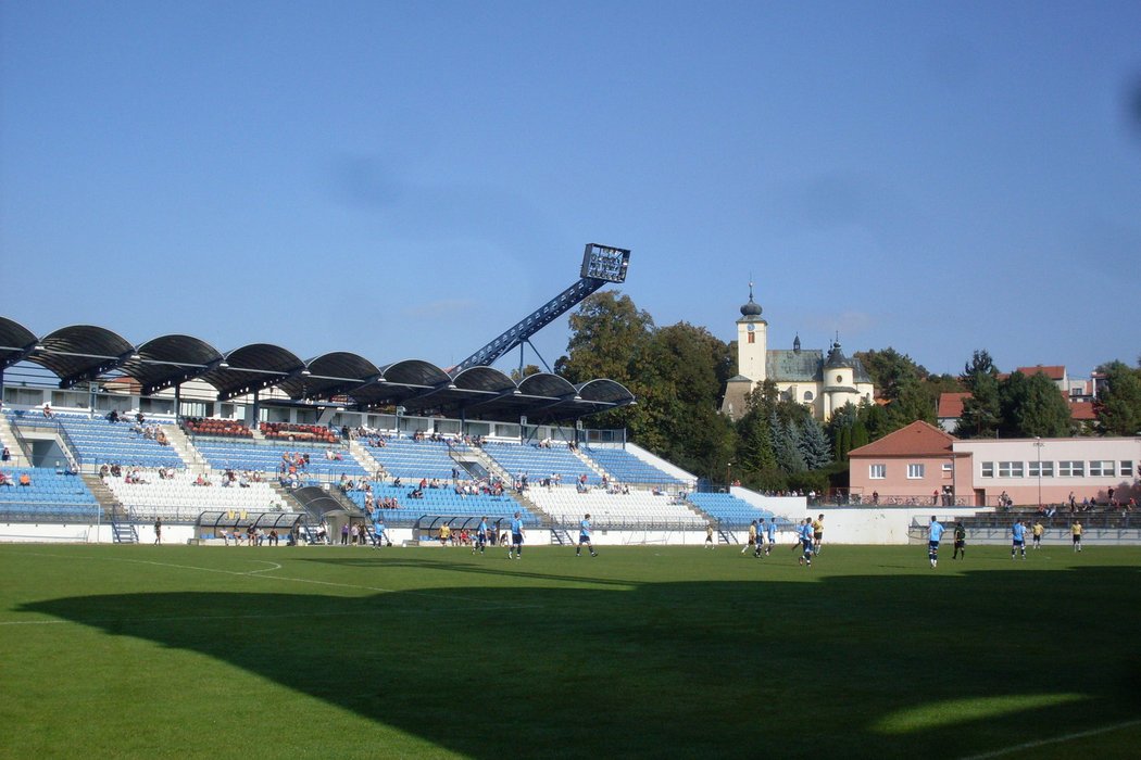 Fotbalový stadion v Drnovicích chátrá, mění se v ruinu