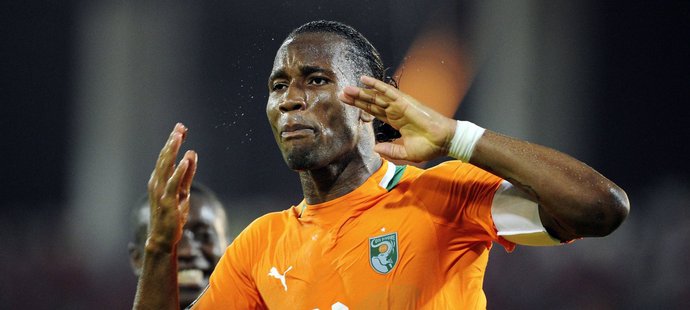 Didier Drogba slaví gól proti Rovníkové Guineji.
