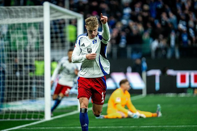 Karabec dalším gólem přispěl k demolici 5:0. Hamburk se dostal na druhé místo Karabec dalším gólem přispěl k demolici 5:0. Hamburk se dostal na druhé místo