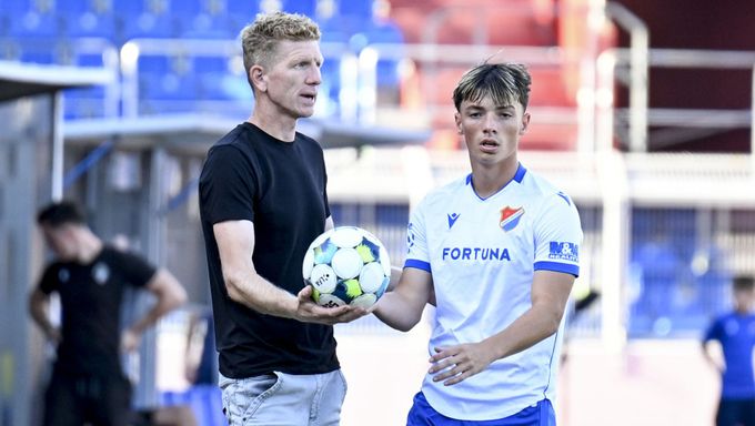 Férový svéráz Dvorník: Vytáhl béčko, teď ho čeká složitá mise. Kdo je nový trenér Baníku? Férový svéráz Dvorník: Vytáhl béčko, teď ho čeká složitá mise. Kdo je nový trenér Baníku?